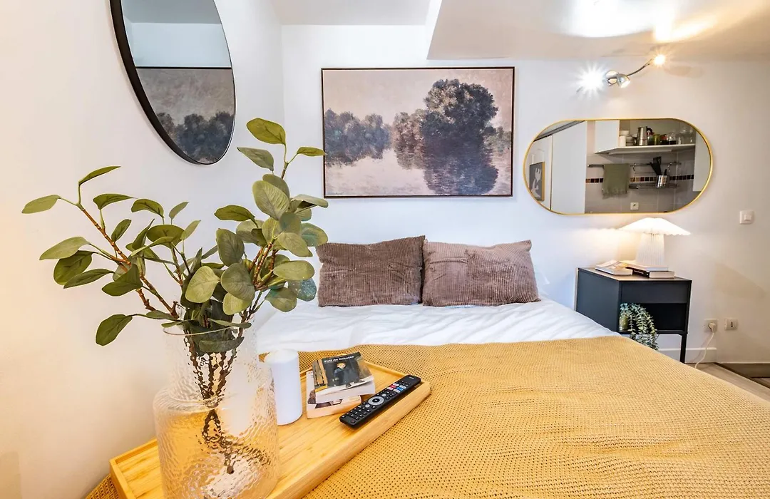 Studio In Heart Of Paris-1
